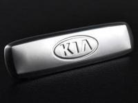 Эмблема Kia из полированного алюминия для ковриков салона - 1 шт.